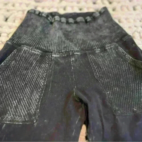 Black Retro Leggings Size Small - Picture 4 of 5